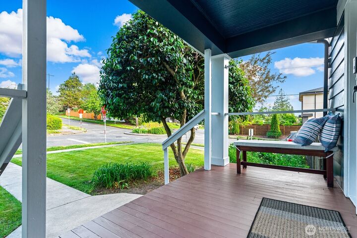 Property Photo: 5455 42nd Avenue SW WA 98136