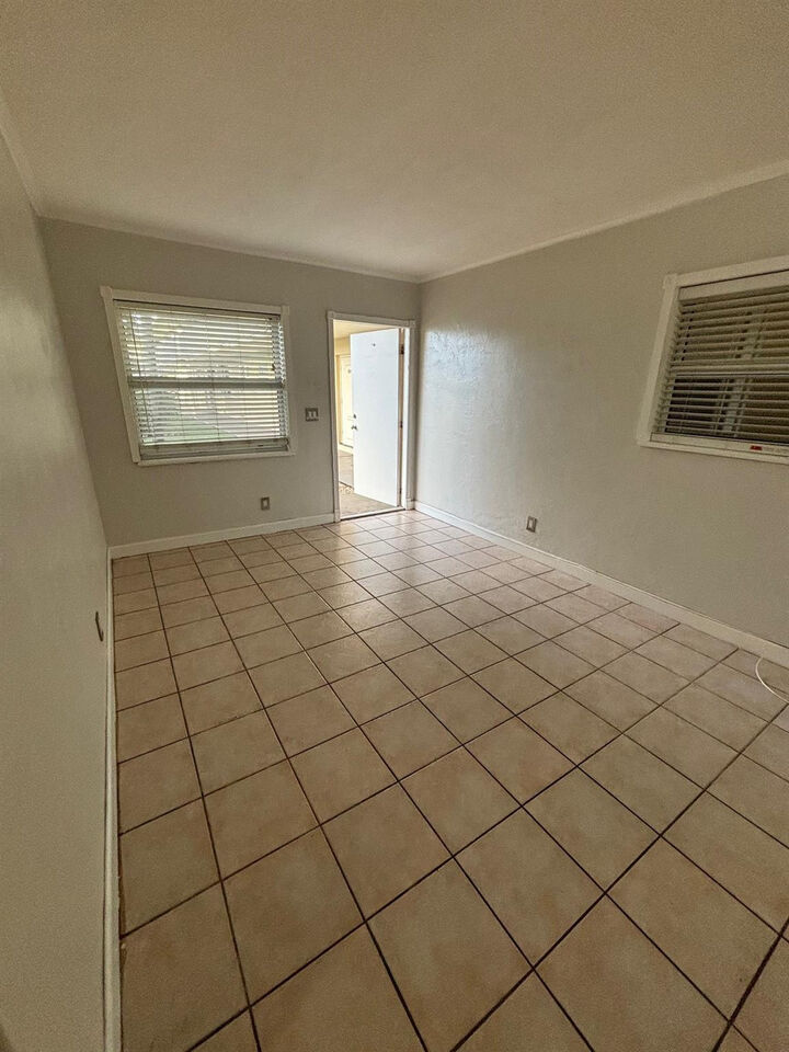 Property Photo:  1301 N 12th Court 12A  FL 33019 