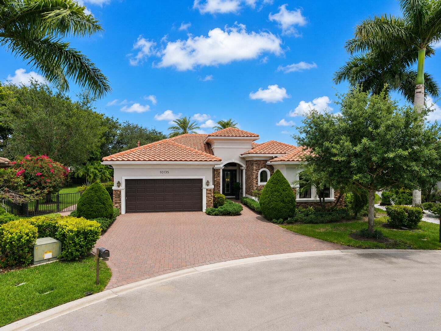 Property Photo: 10135 Emerson Street FL 33076