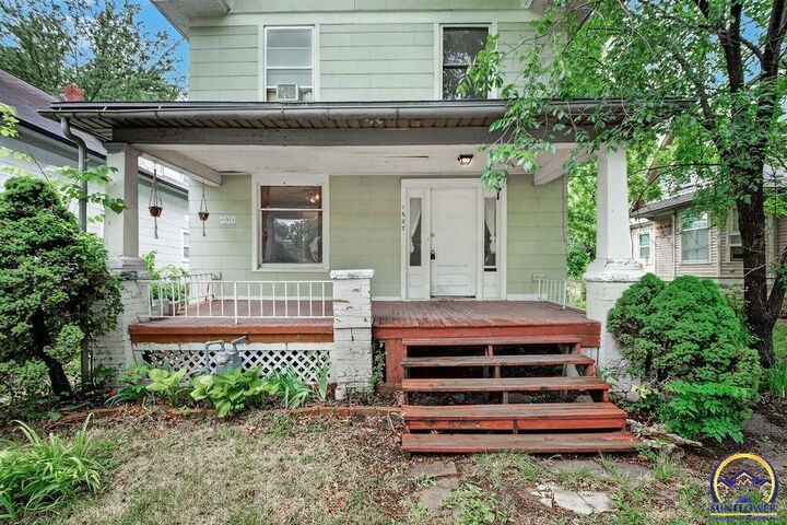 Property Photo:  1607 SW Buchanan St  KS 66604 
