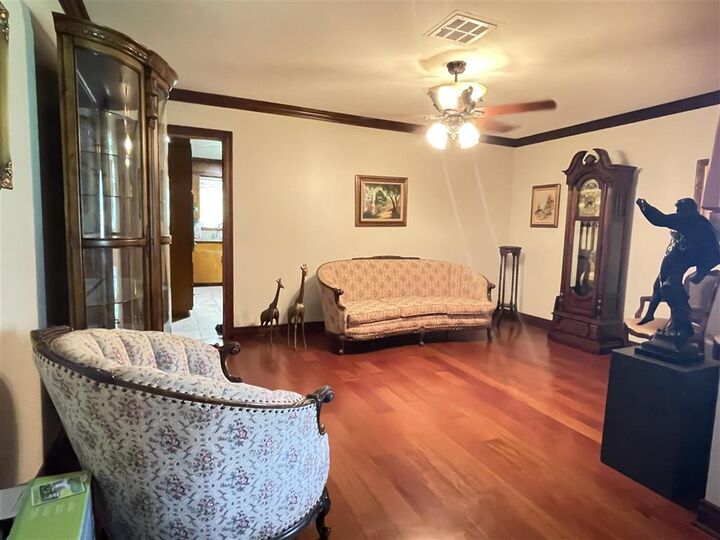 Property Photo:  127 Lee Street  LA 70605 