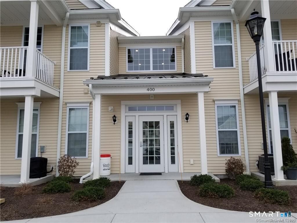 Property Photo: 424 Center Meadow Lane 424 CT 06810