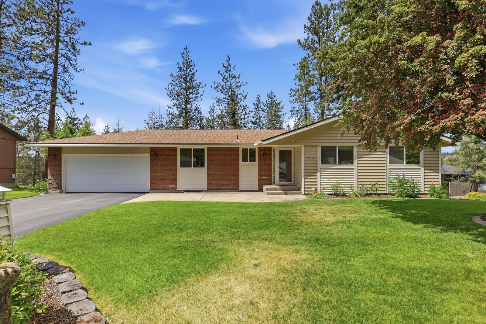 Property Photo: 5804 W Holyoke Ave WA 99208