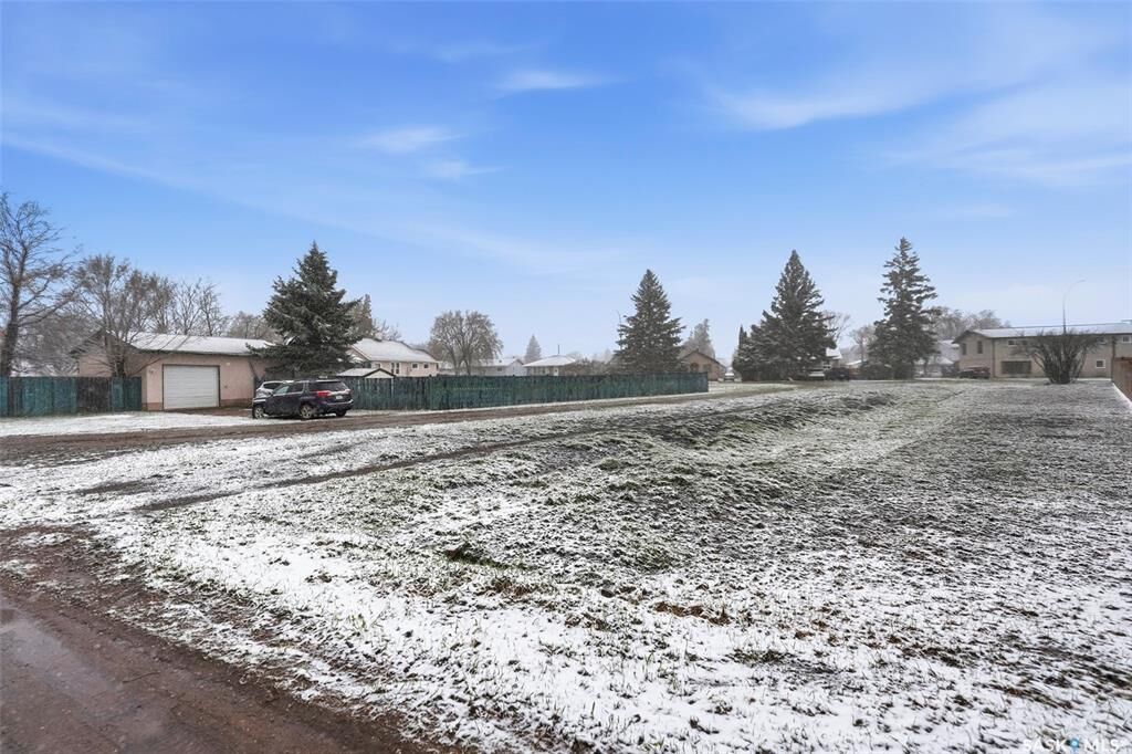 Property Photo:  757 6th Street E  SK S6V 0N9 