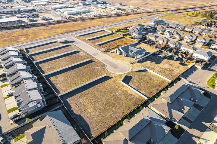 Property Photo:  8 Loewen Court  SK S0K 1A0 