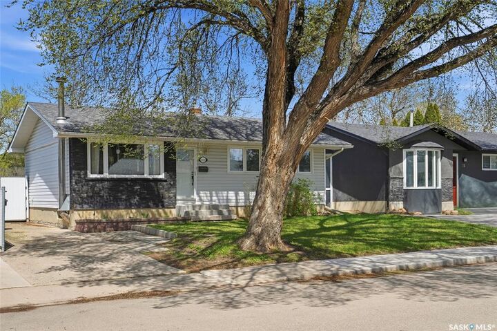 Photo de la propriété:  2122 37th Street W  SK S7L 4E3 
