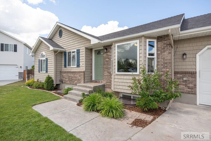 Property Photo:  4016 E Journee Circle  ID 83406 