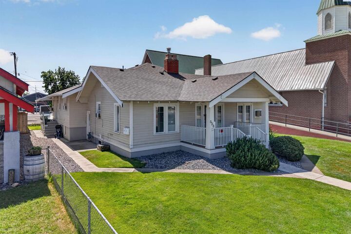 Property Photo:  528 W Bonneville St  WA 99301 