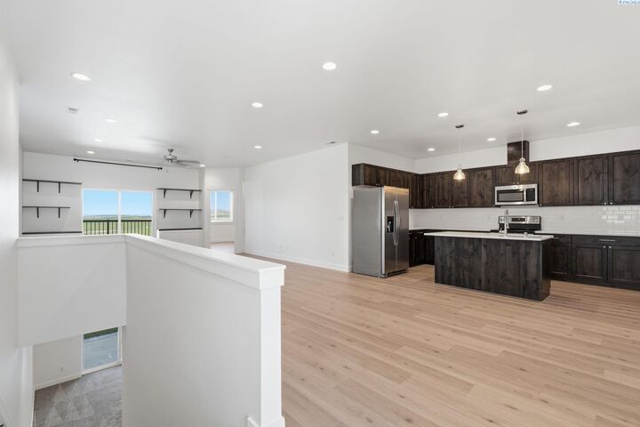 Property Photo:  413 Bedrock Loop  WA 99353 