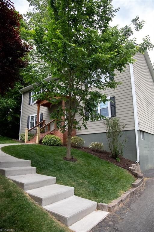Property Photo:  2340 Cherokee Lane  NC 27103 