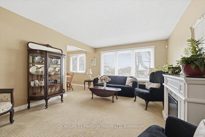 Property Photo: 11 Robert Street ON L3B 5T8