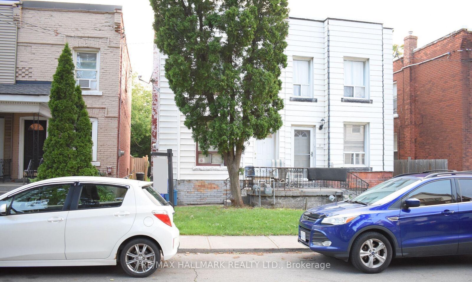 Property Photo: 9 Madison Avenue ON L8L 5Y2