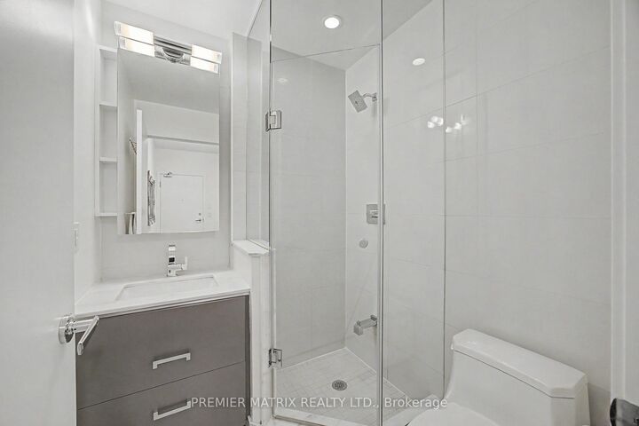 Property Photo: 1830 Bloor Street W 930 ON M6P 3K6