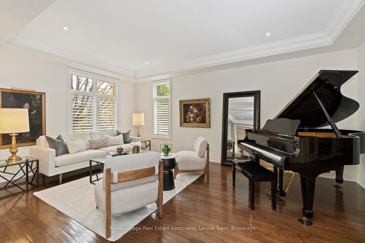 Property Photo: 562 Gladwyne Court ON L5H 4L4