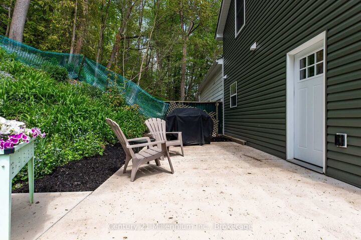 Property Photo:  218 2nd Avenue E  ON N4K 2E6 