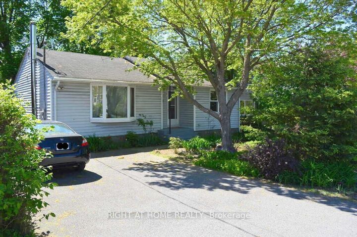200 Woodroffe Avenue — photo 1