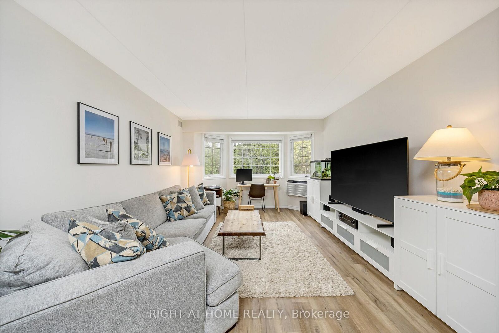 Property Photo: 264 Alma Street 203 ON N0B 2K0