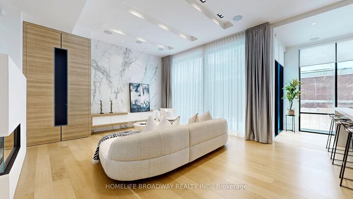 Property Photo: 8 Tarlton Road ON M5P 2M4