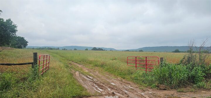 Property Photo:  430190 E 1020 Rd  OK 74469 