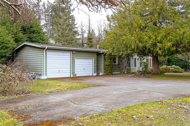 Property Photo: 1459 Sunrise Dr BC V9P 1X6