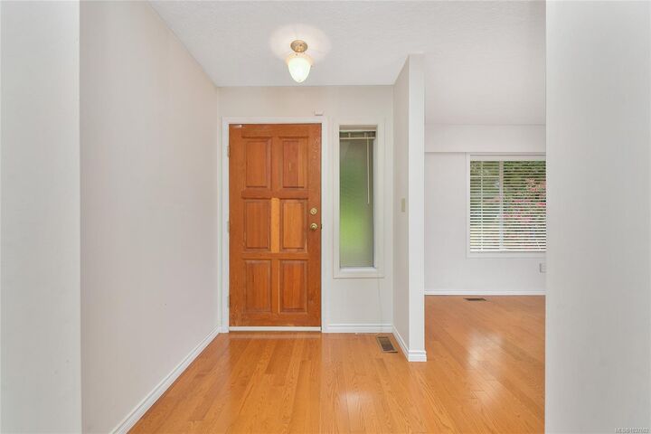 Property Photo: 968 Greig Ave BC V8M 1A1