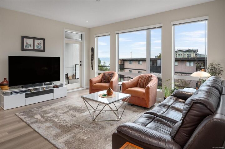 Property Photo: 100 Lombardy St 204 BC V9P 0G4