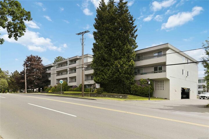 Property Photo: 3235 Quadra St 314 BC V8X 1G4