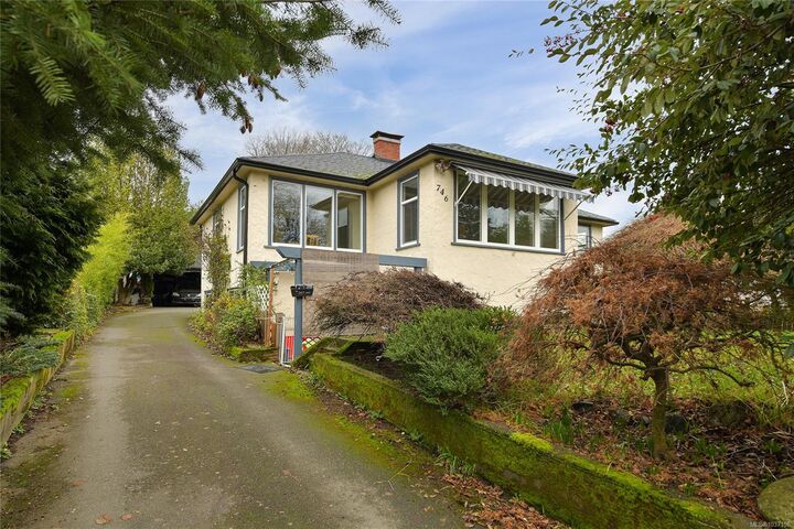 746 Gorge Rd W — photo 1