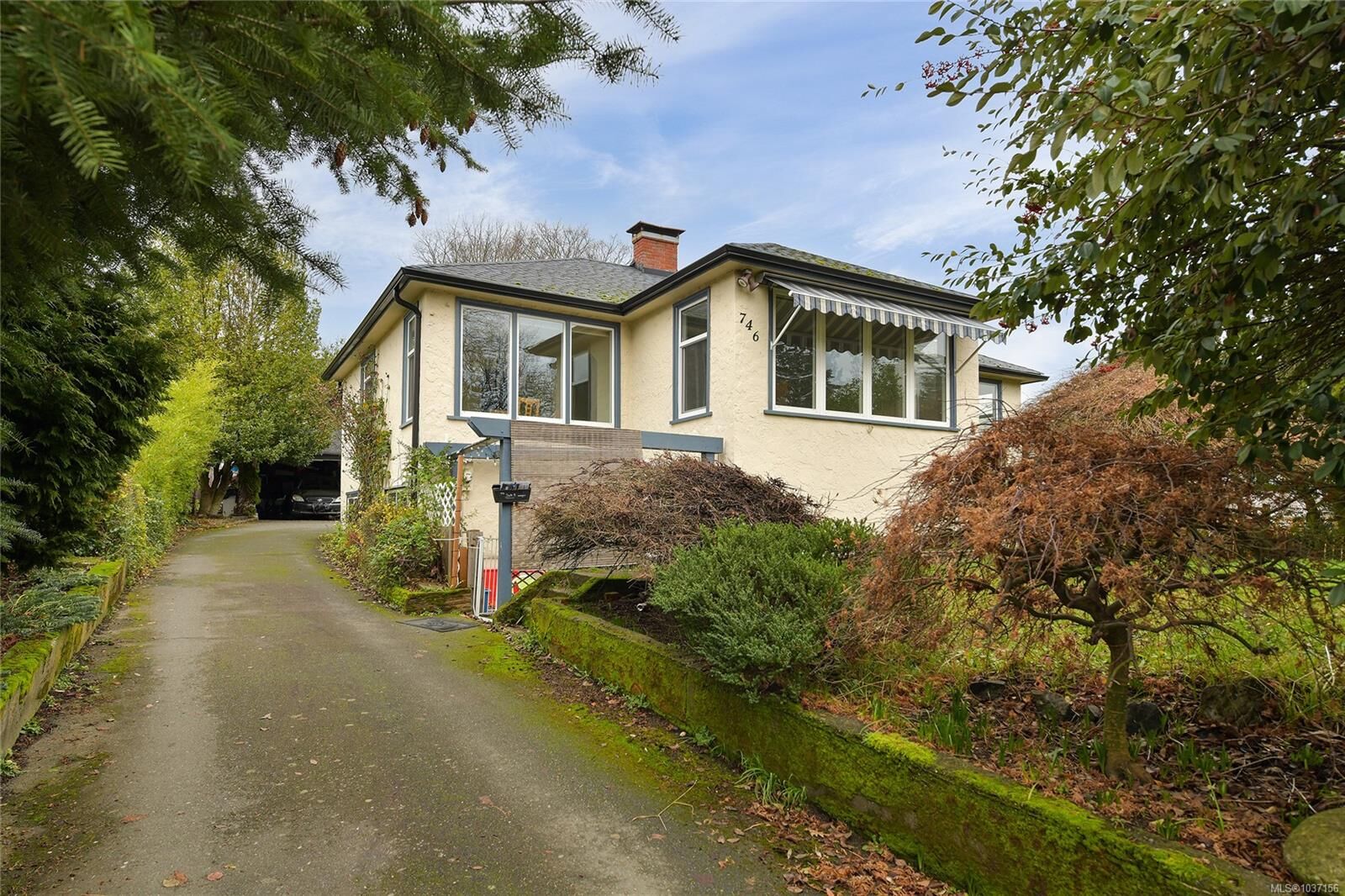 Property Photo: 746 Gorge Rd W BC V9A 1N6