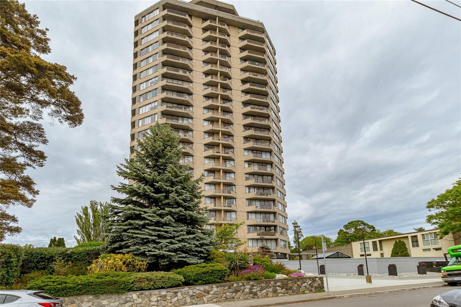 Property Photo:  620 Toronto St 1510  BC V8V 1P7 