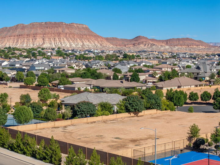 Property Photo:  387 E Chateau Meadows Cir  UT 84780 