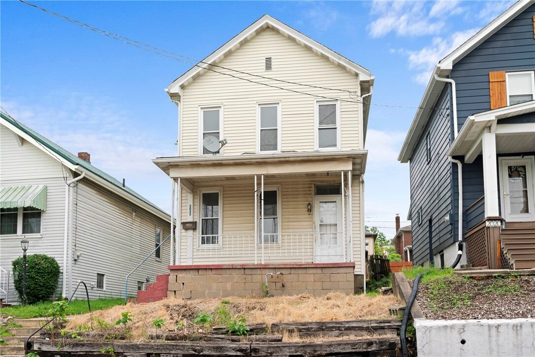 Property Photo:  2022 Kenneth Ave  PA 15068 