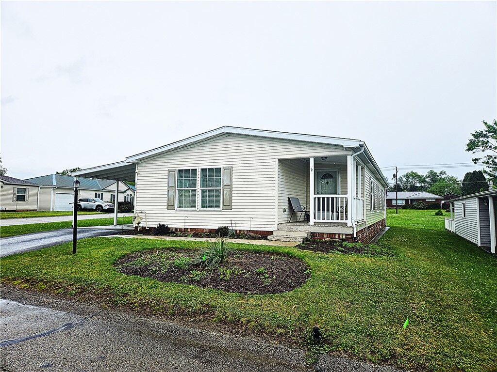 Property Photo:  612 Primrose Ln  PA 15666 