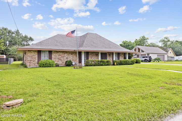 Property Photo: 104 Crestline Drive LA 70507