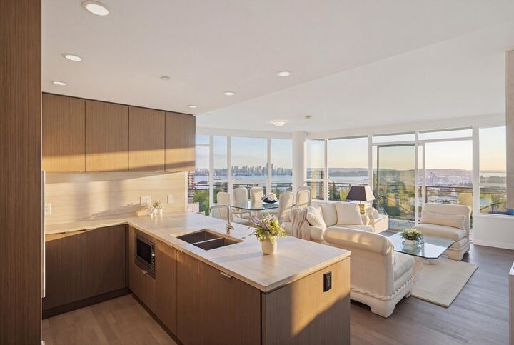 Property Photo: 112 E 13th Street 906 BC V7L 0E4