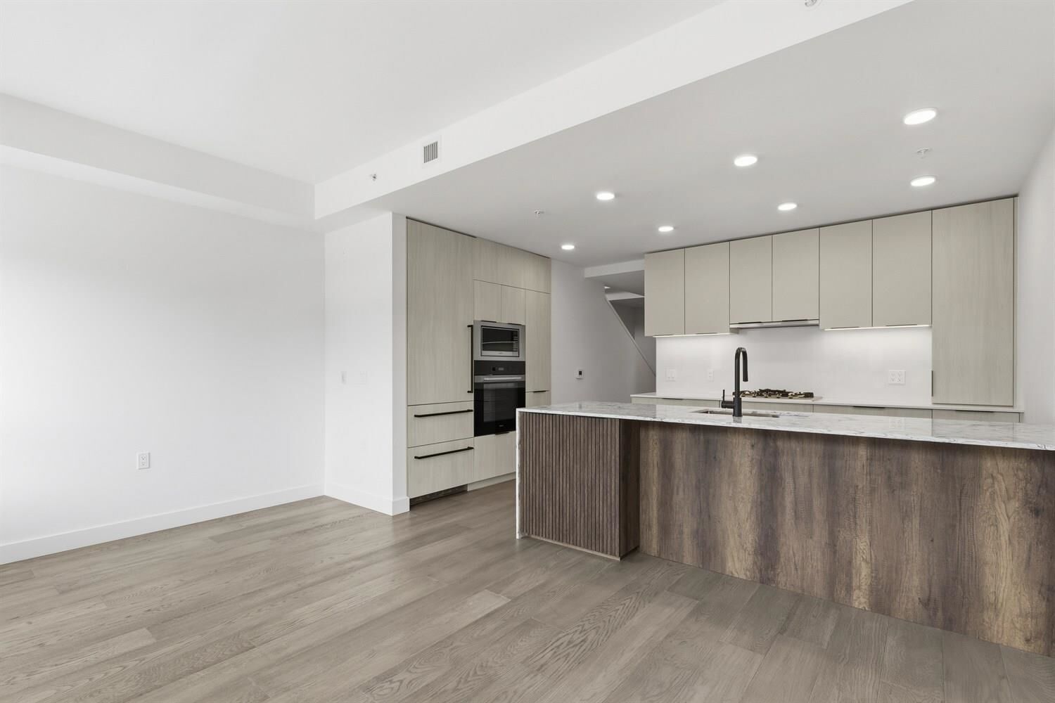 Property Photo: 3590 W 39th Avenue 304 BC V6N 3A5