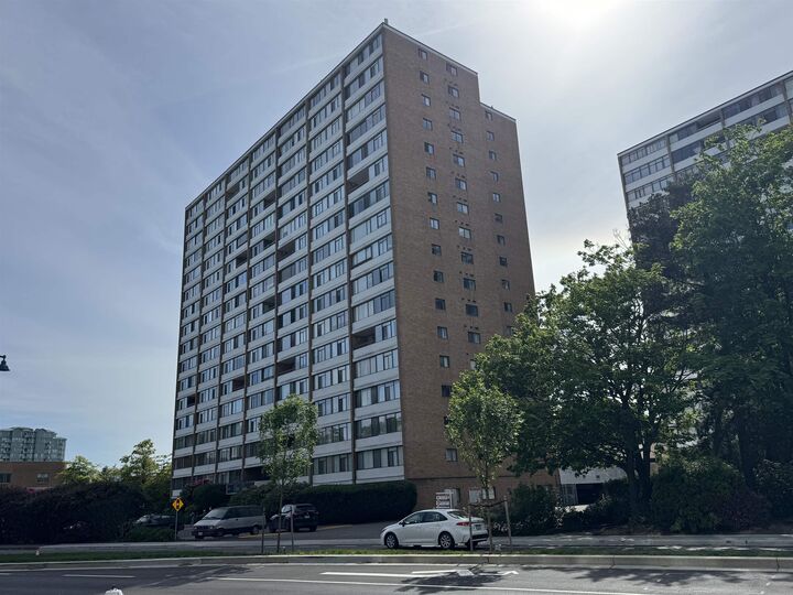 6651 Minoru Boulevard 303 — photo 1