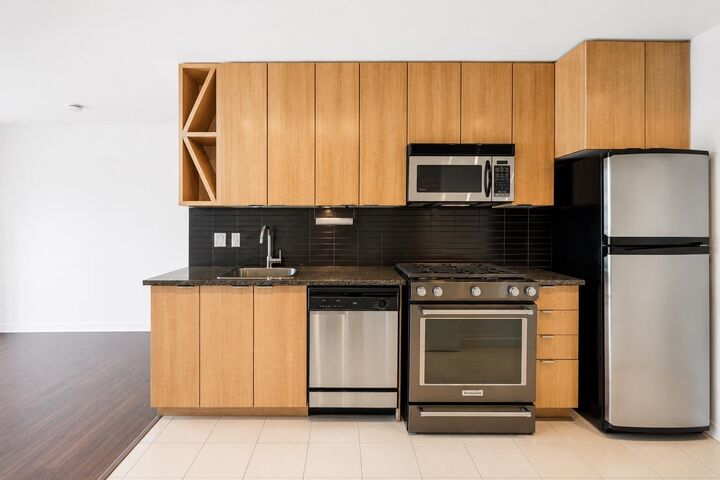 Property Photo: 1010 Richards Street 1703 BC V6B 1G2