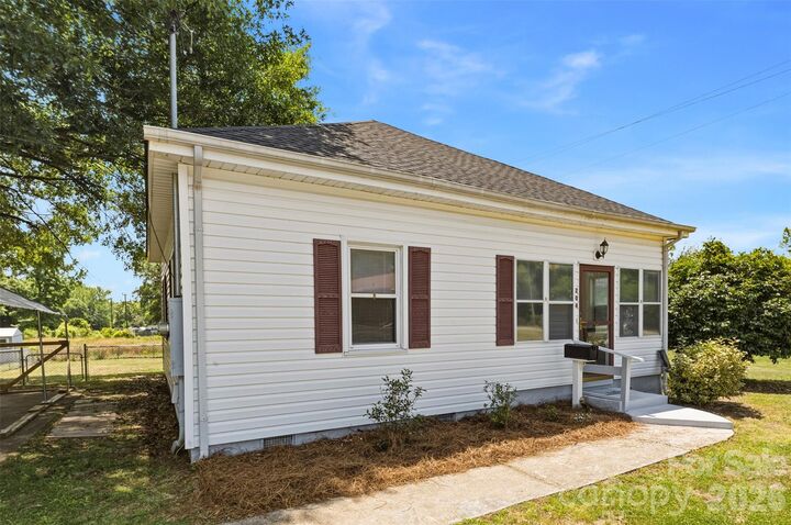 Property Photo:  204 Hampshire Lane  SC 29710 