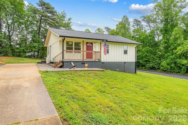 Property Photo: 825 S Creek Road NC 28761