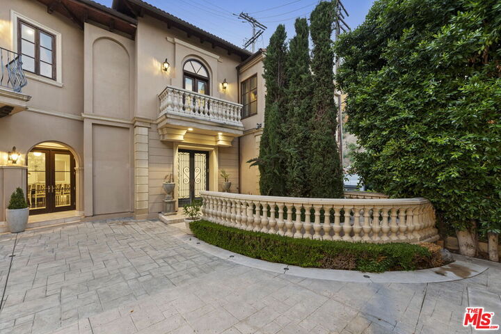 Property Photo: 1465 N Robmar Dr CA 90210
