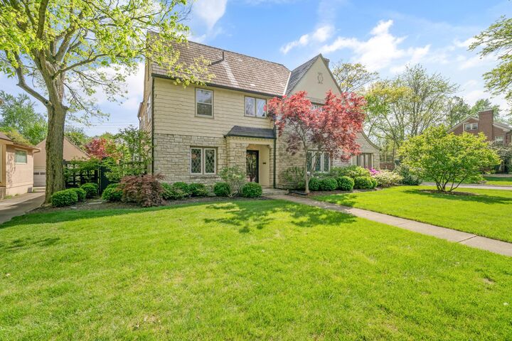 Property Photo: 2389 Bryden Road OH 43209