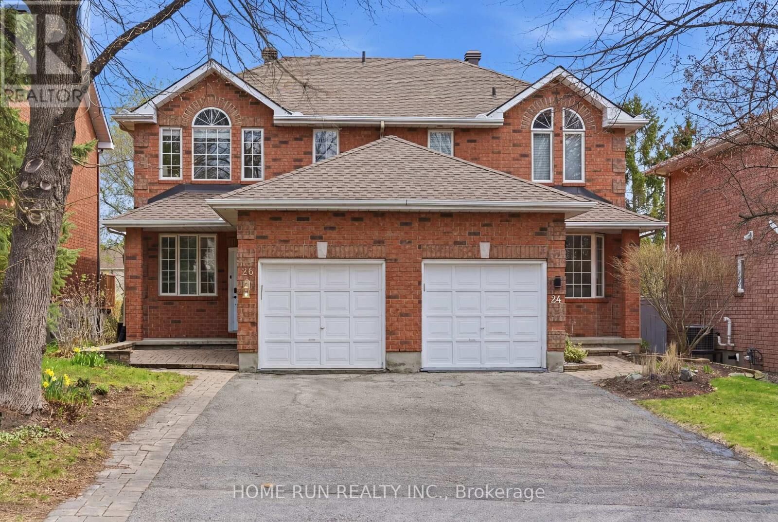 Property Photo:  26 Highmont Court  ON K2T 1B2 