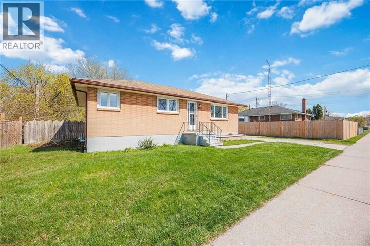 Property Photo:  166 East Street South  ON N7T 3R5 