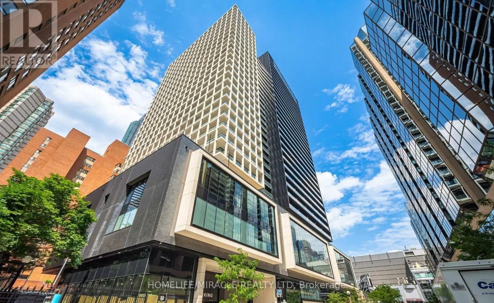 Property Photo: 20 Edward Street 922 ON M5G 1C9