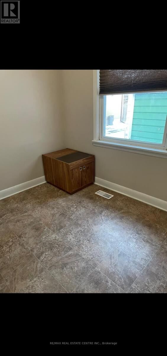Property Photo:  41 Belleview Avenue East Upper  ON N2B 1G4 