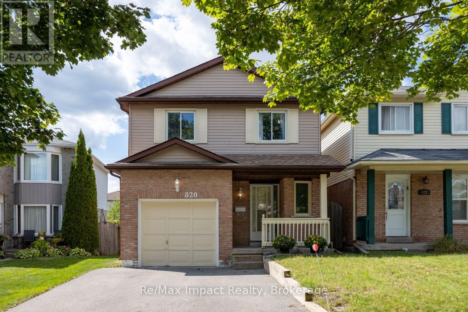 Property Photo:  820 Bennett Crescent  ON L1K 1V4 