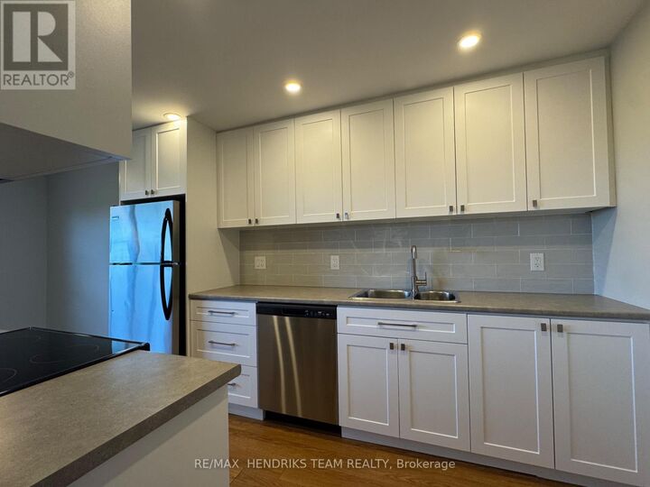 Property Photo: 156 Fitch Street 508 ON L3C 4V6