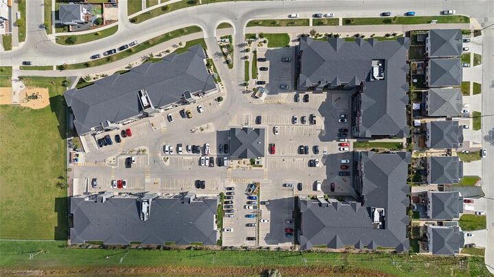 Property Photo:  60 Philip Lee Drive  MB R3W 0R2 