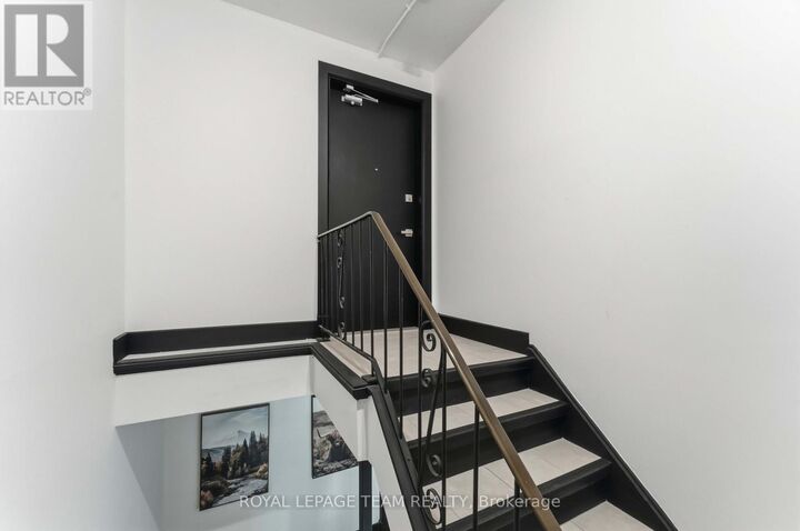 Property Photo:  204 Donald Street 2  ON K1K 1M8 